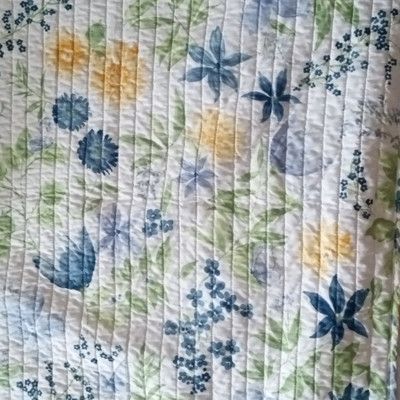 Cynthia Rowley Blue and Yellow Floral Twin Quilt - Picture 8 of 8